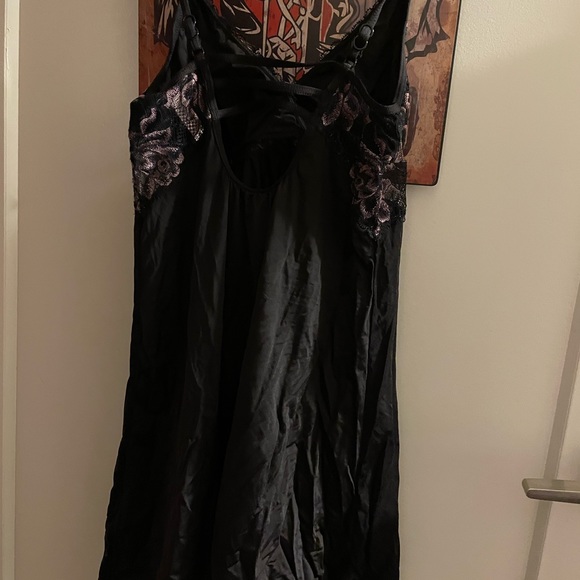 Chemise. La Vie en Rose. Size x small - Picture 2 of 3